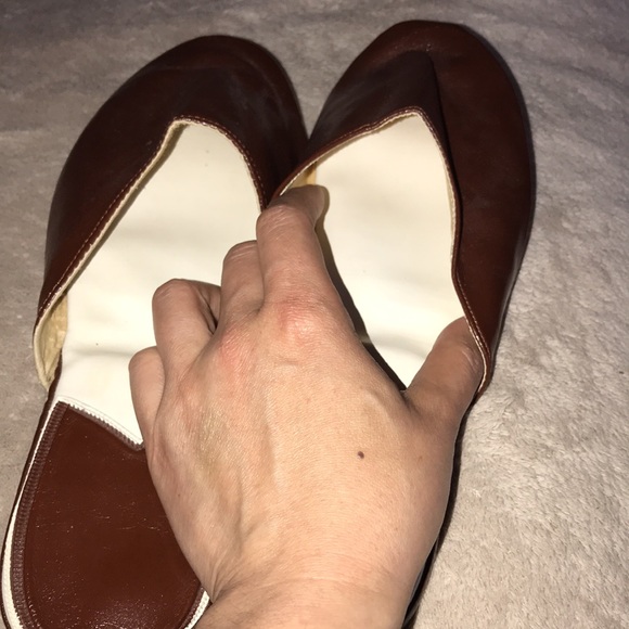 Vintage brown and white leather slippers / house shoes - Picture 4 of 4